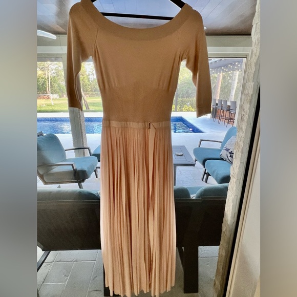 Alexander McQuin dress. Lightly used - Picture 2 of 4